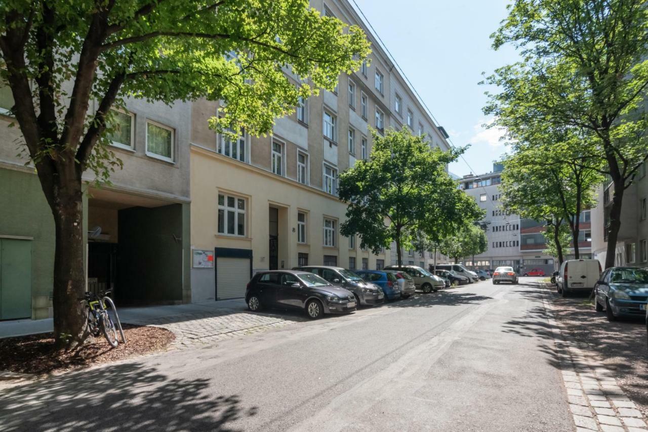 Apartment Universum 2 *