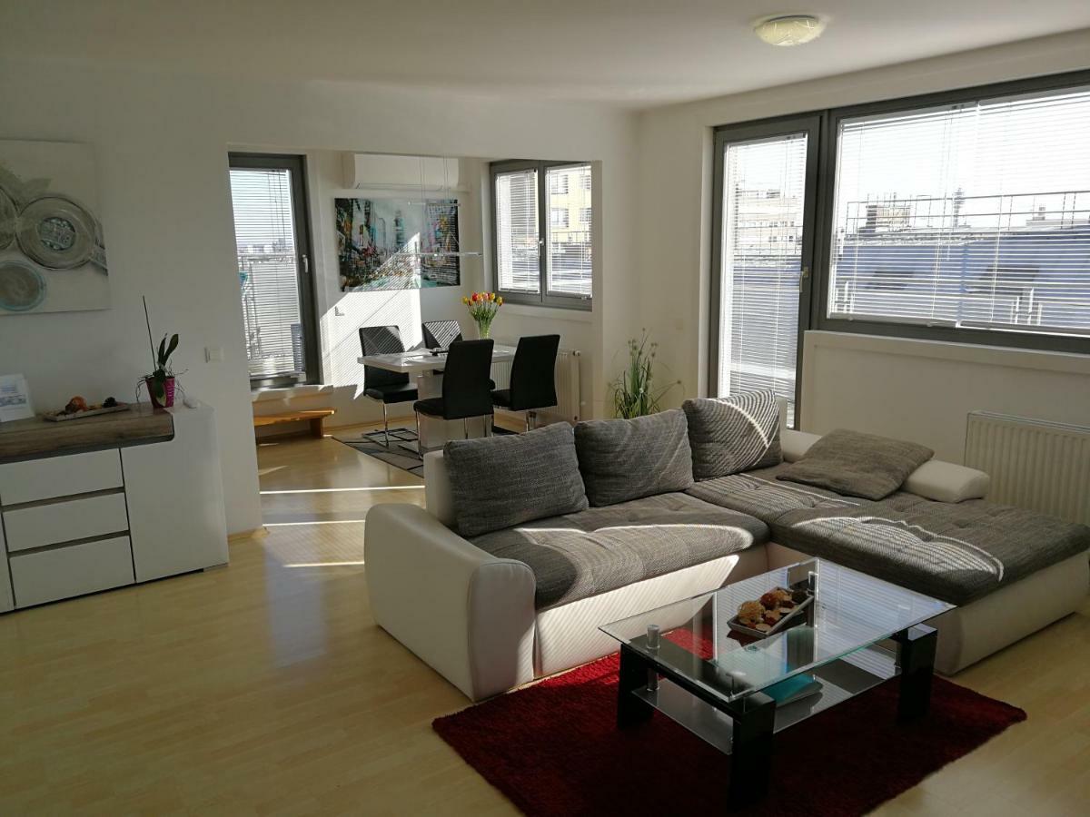 Panorama Apartment *