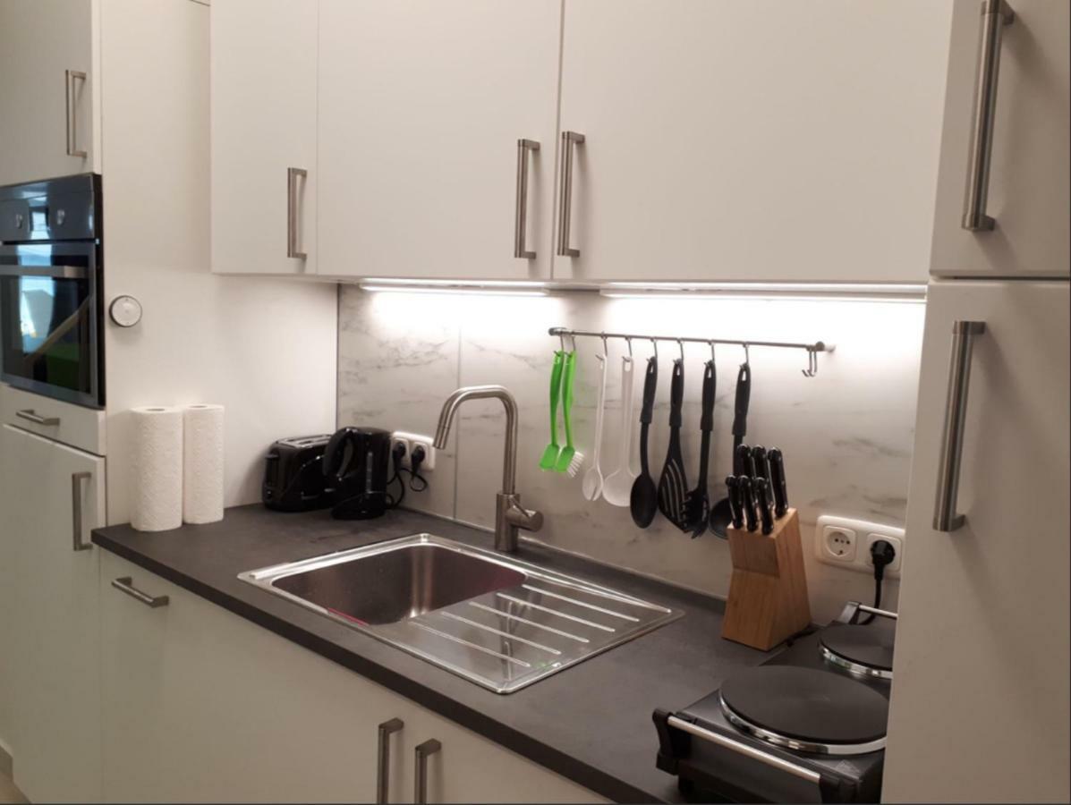 Modern & Beautiful Near Park Apartment Wien