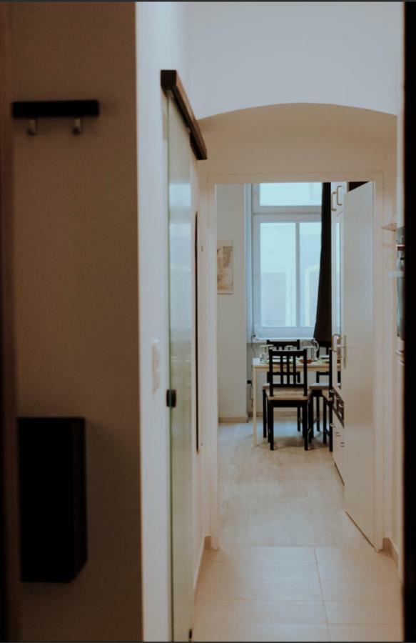 Modern & Beautiful Near Park *