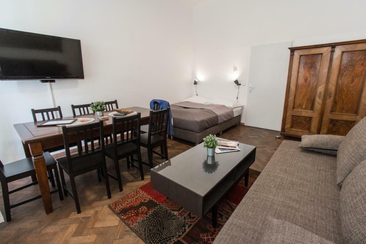 Design I Contactless Check-in Apartment