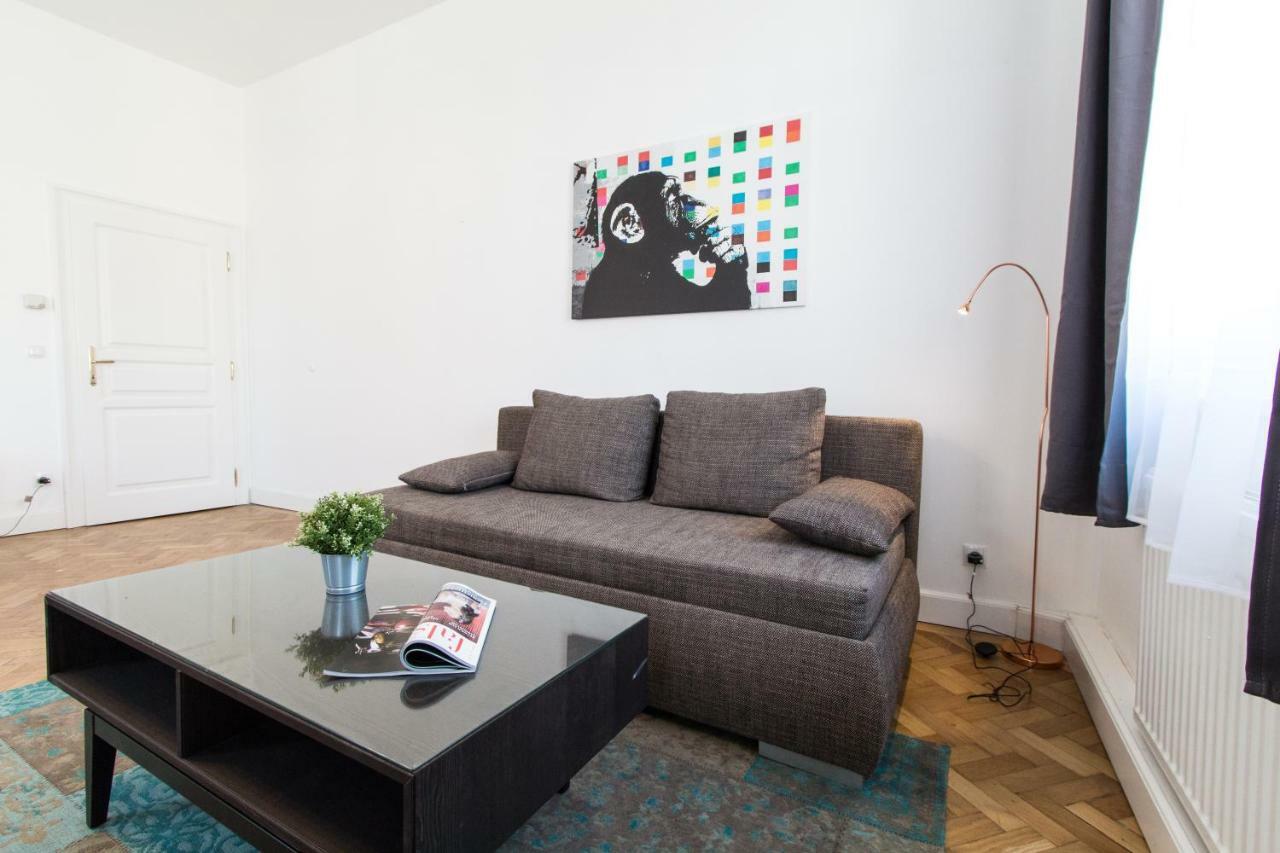 Design I Contactless Check-in Apartment
