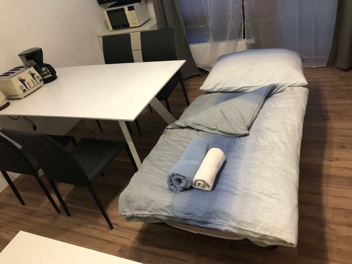 Spacious With Balcony * Vienna