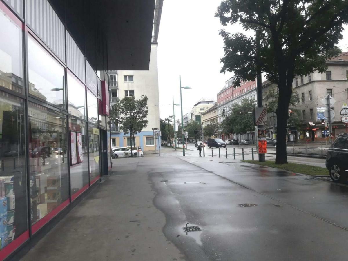 Spacious With Balcony Apartment Vienna