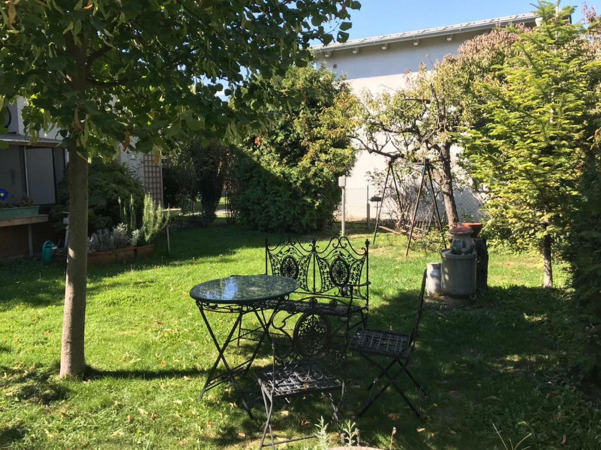 Apartamento Garden House With Parking Lot