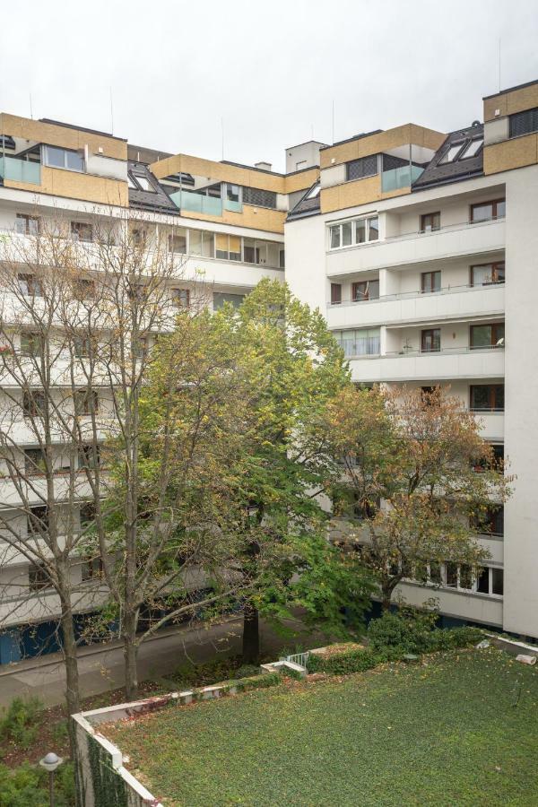 Apartment Spacious With Balcony Vienna