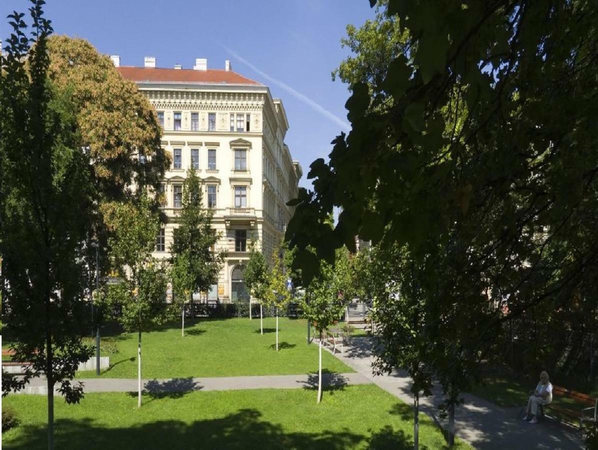 Rudolfsplatz Apartment *