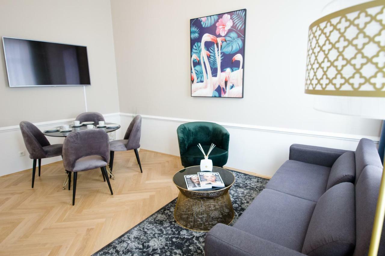 Urania - Mai's Apartment *