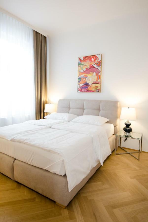 Urania - Mai's Vienna