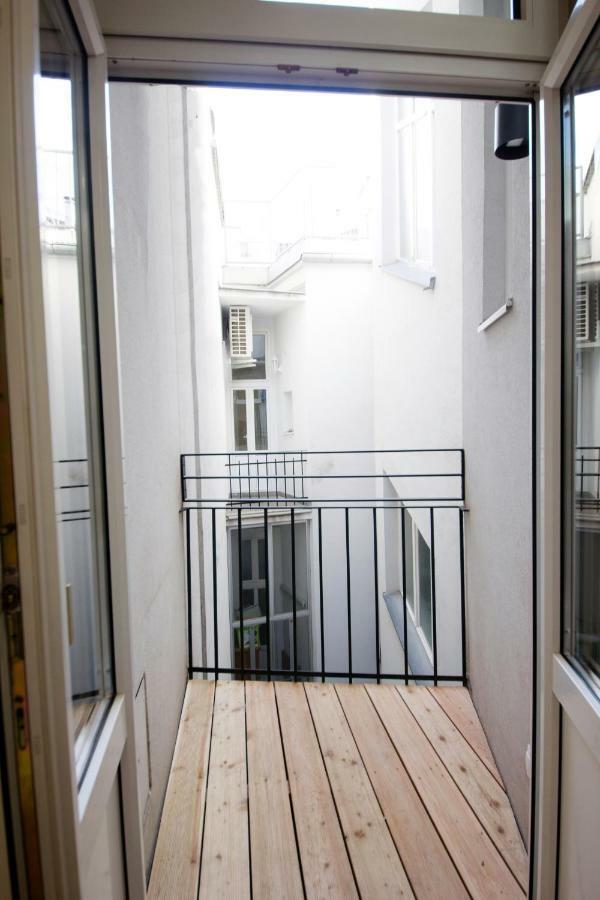 Apartment Urania - Mai's *