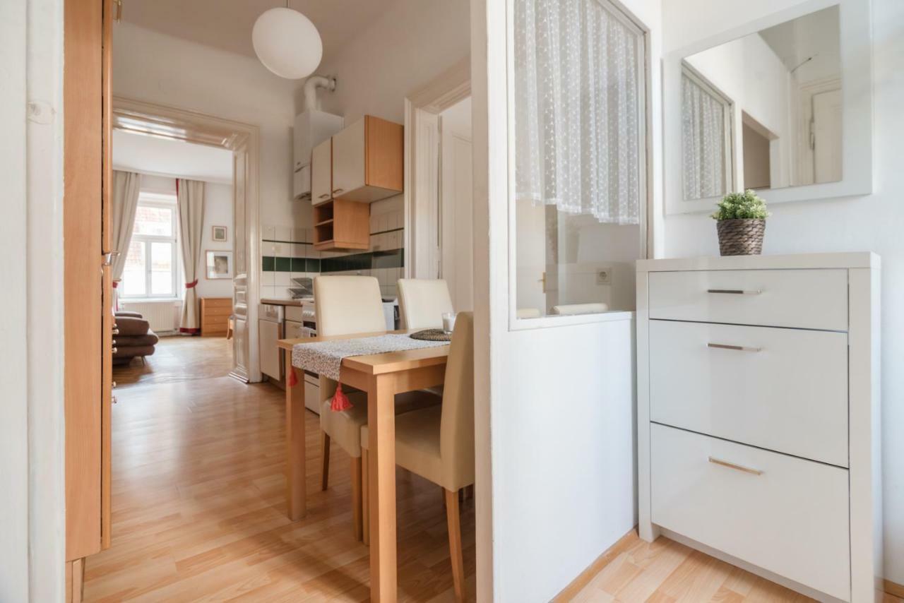 Charming City Apartment *