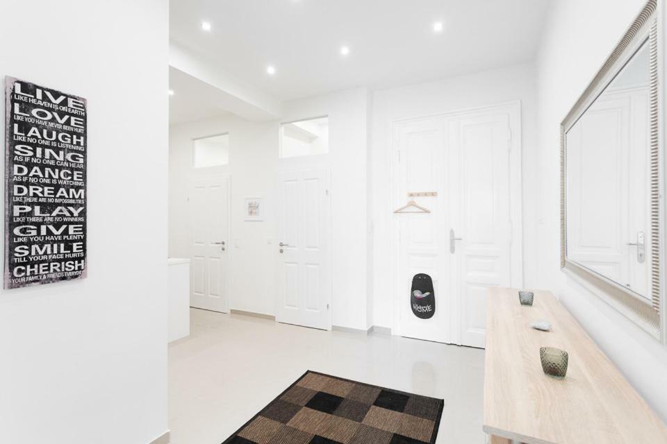 Bright Red Heart In Leopoldstadt Apartment Vienna
