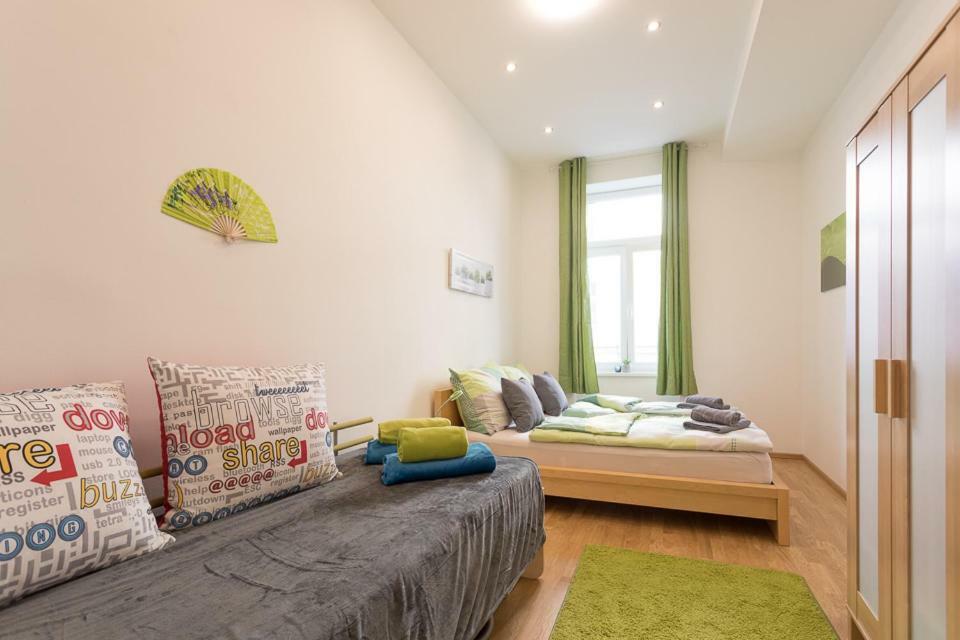 Apartment Bright Red Heart In Leopoldstadt