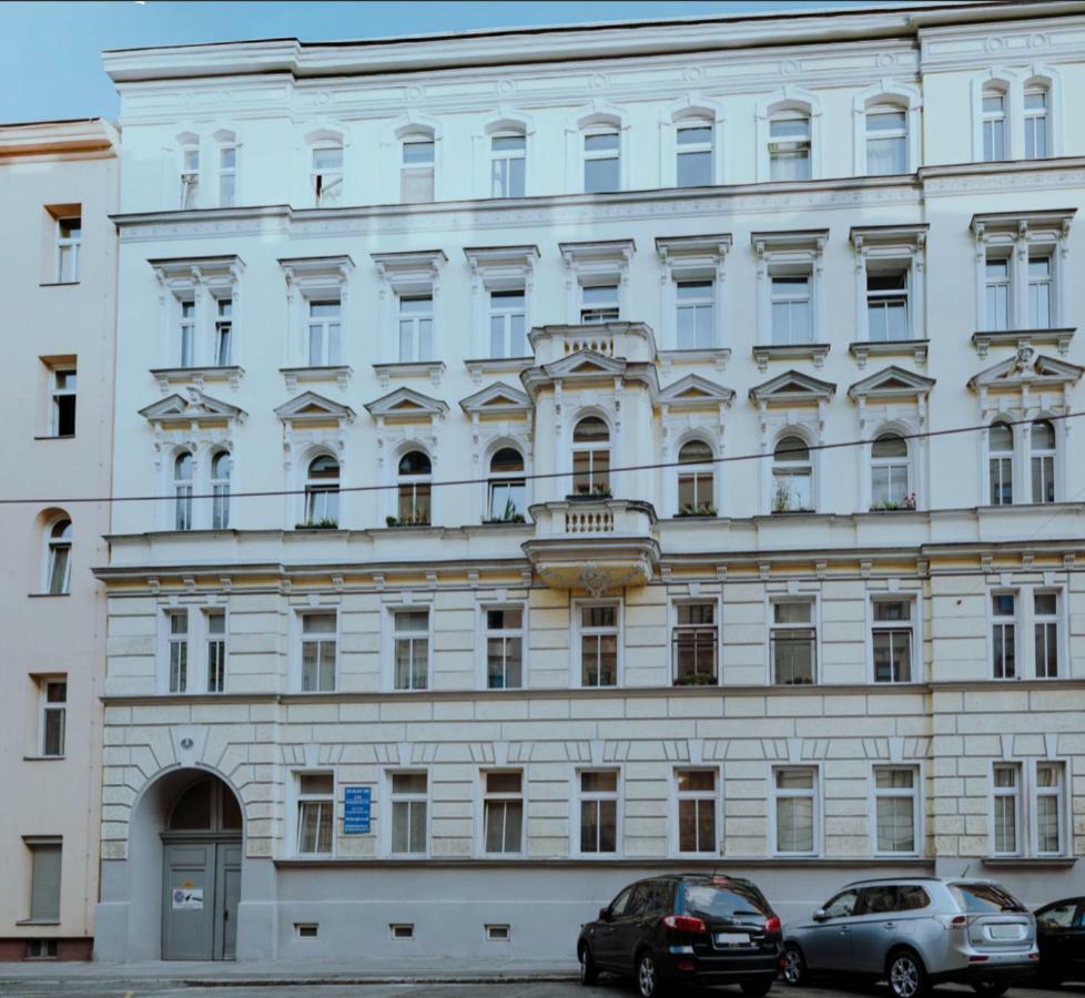 Modern & Beautiful Near Park Apartment *
