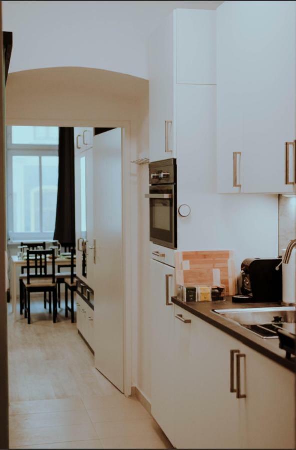 Modern & Beautiful Near Park