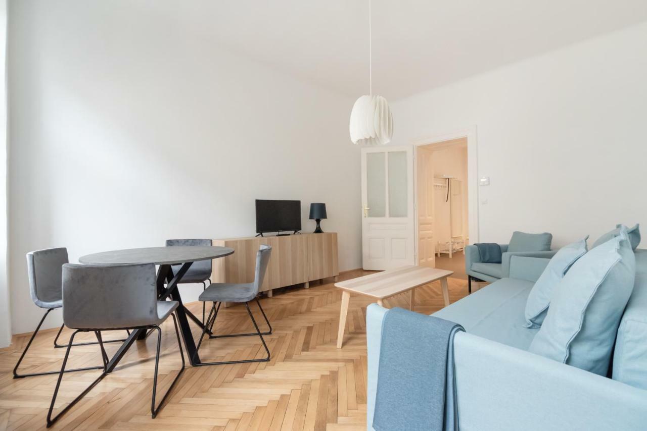 Apartment Universum 2 *