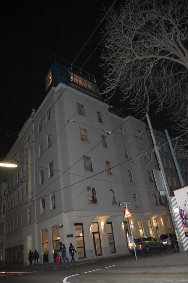 Apollo 2* Vienna