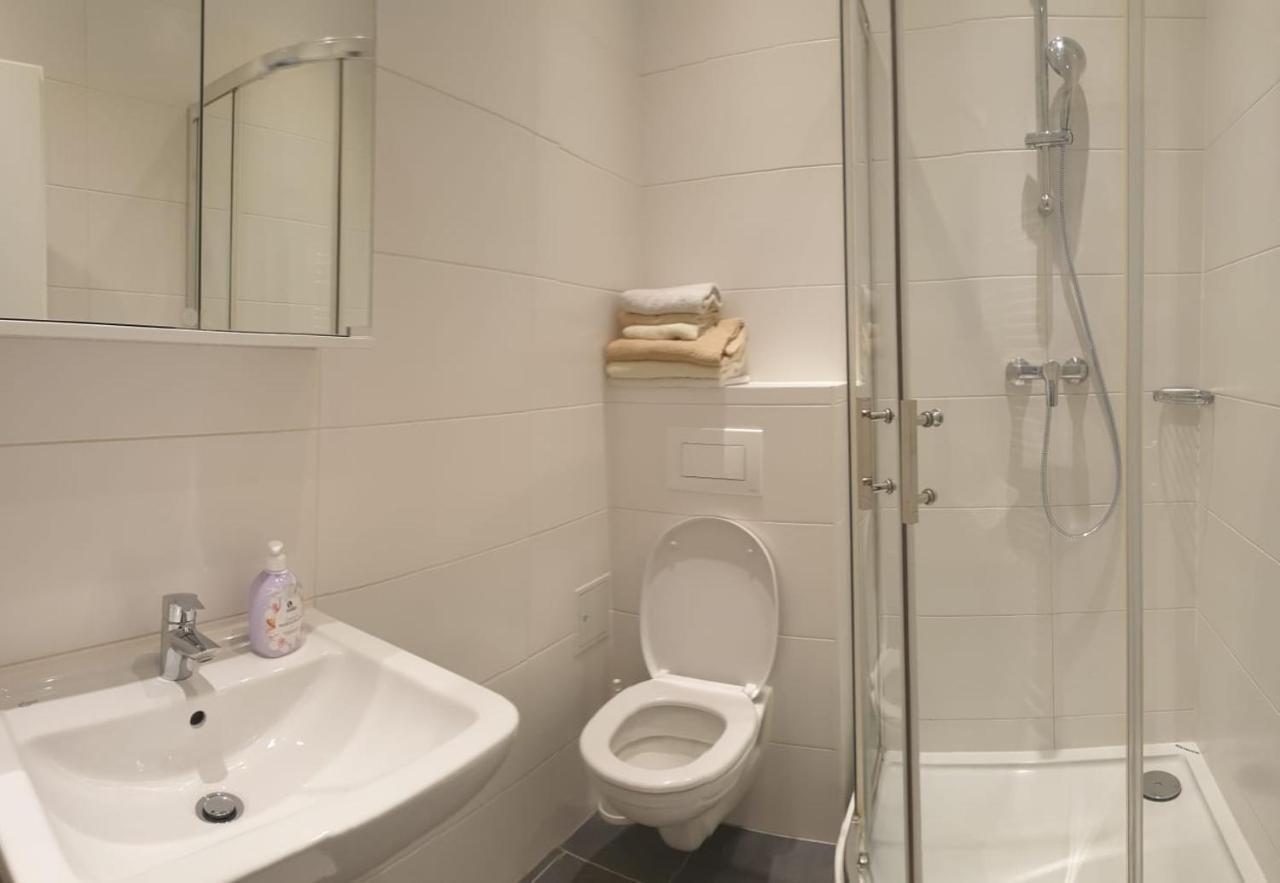 - Bg Viena