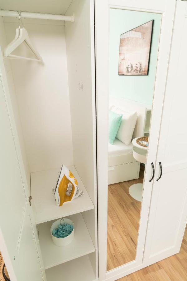 Spittelau Spacious Bright Contactless Selfcheckin Metro Train Station Apartment Vienna