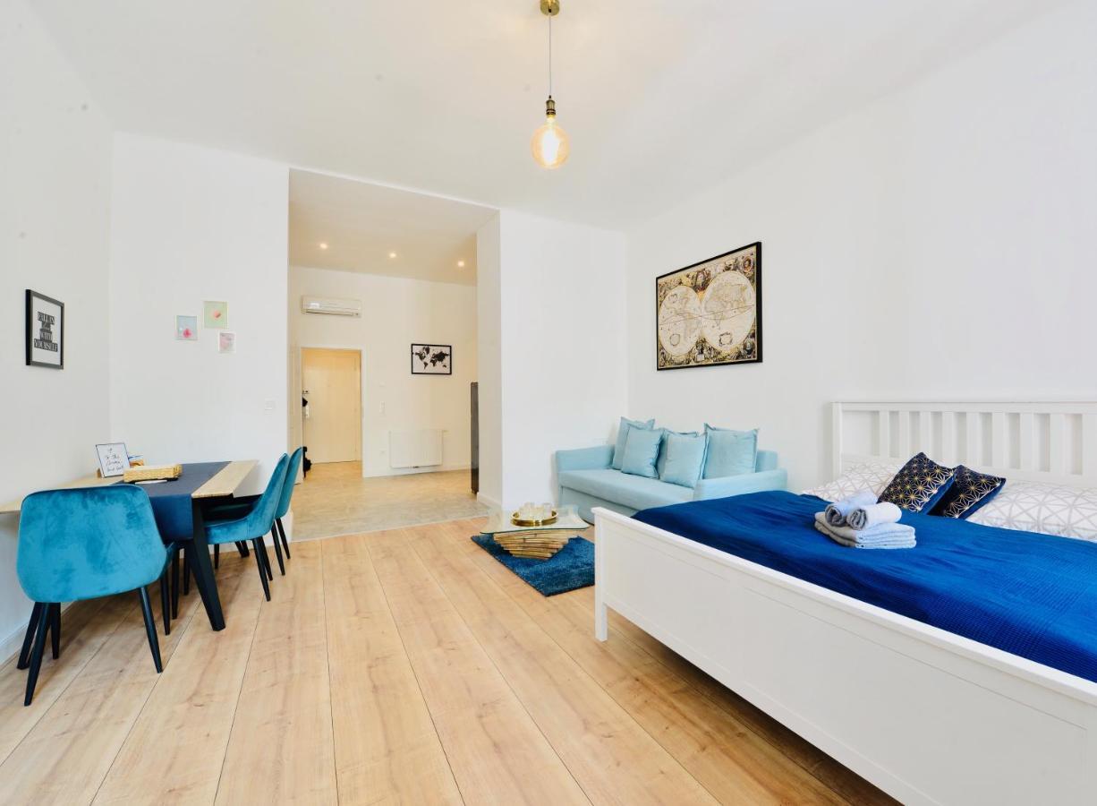 Brand New Very Central - Studio Apartment *