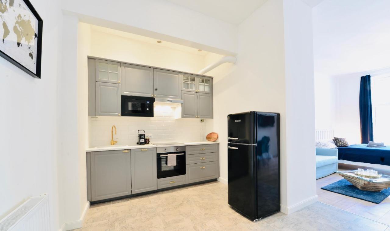 Brand New Very Central - Studio Apartment *