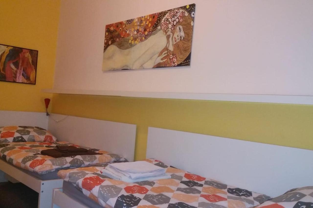 Apartment Geraeumige Zentrumsnahe Altbauwohnung *