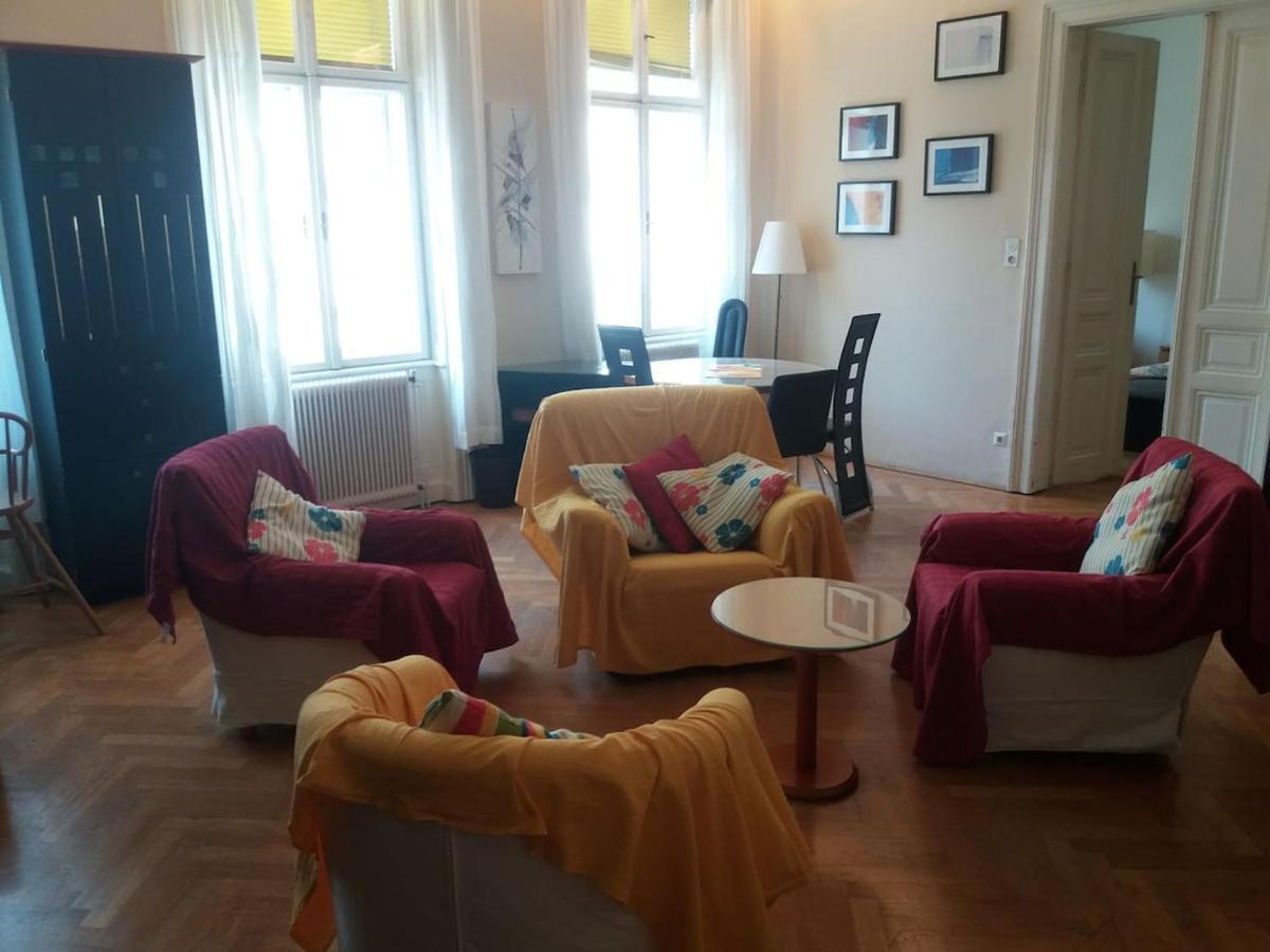 Geraeumige Zentrumsnahe Altbauwohnung Apartment Vienna