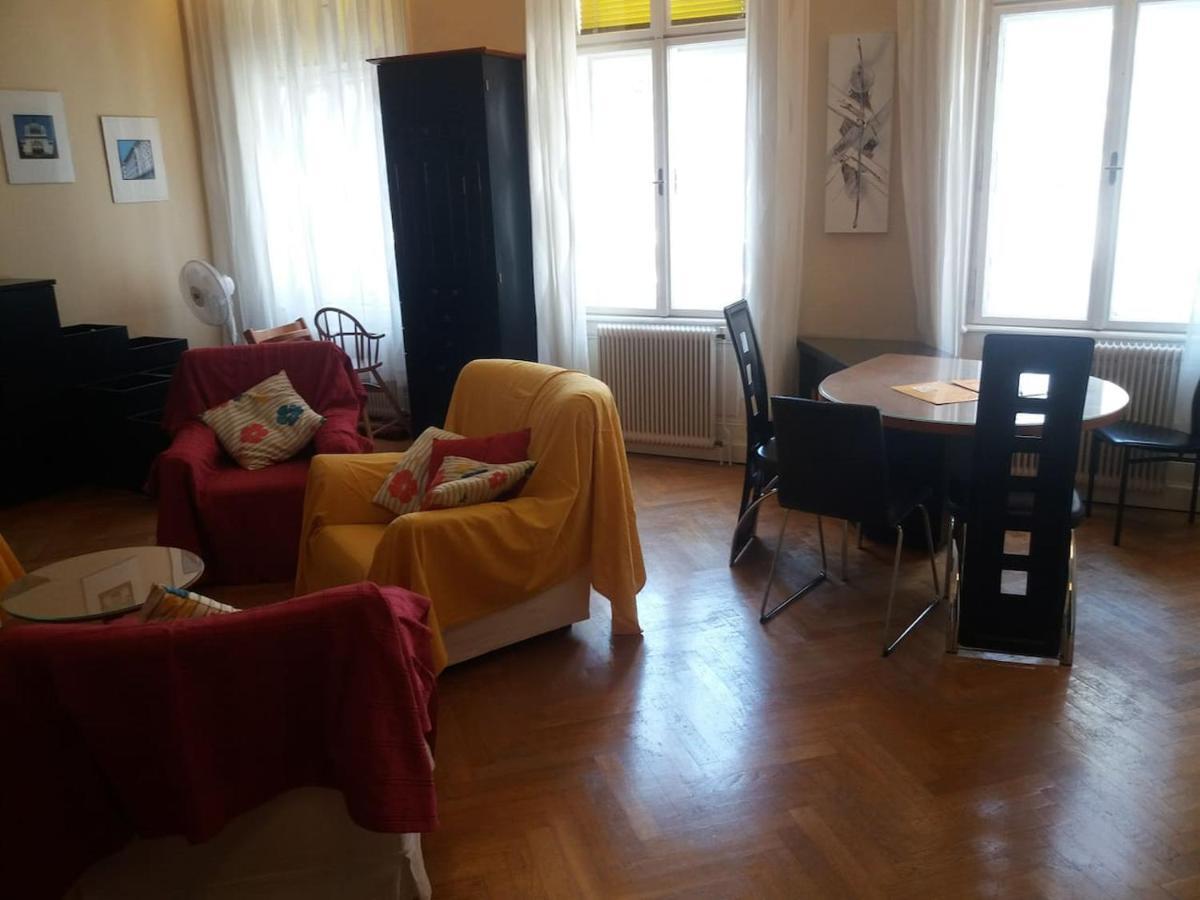 Apartment Geraeumige Zentrumsnahe Altbauwohnung *