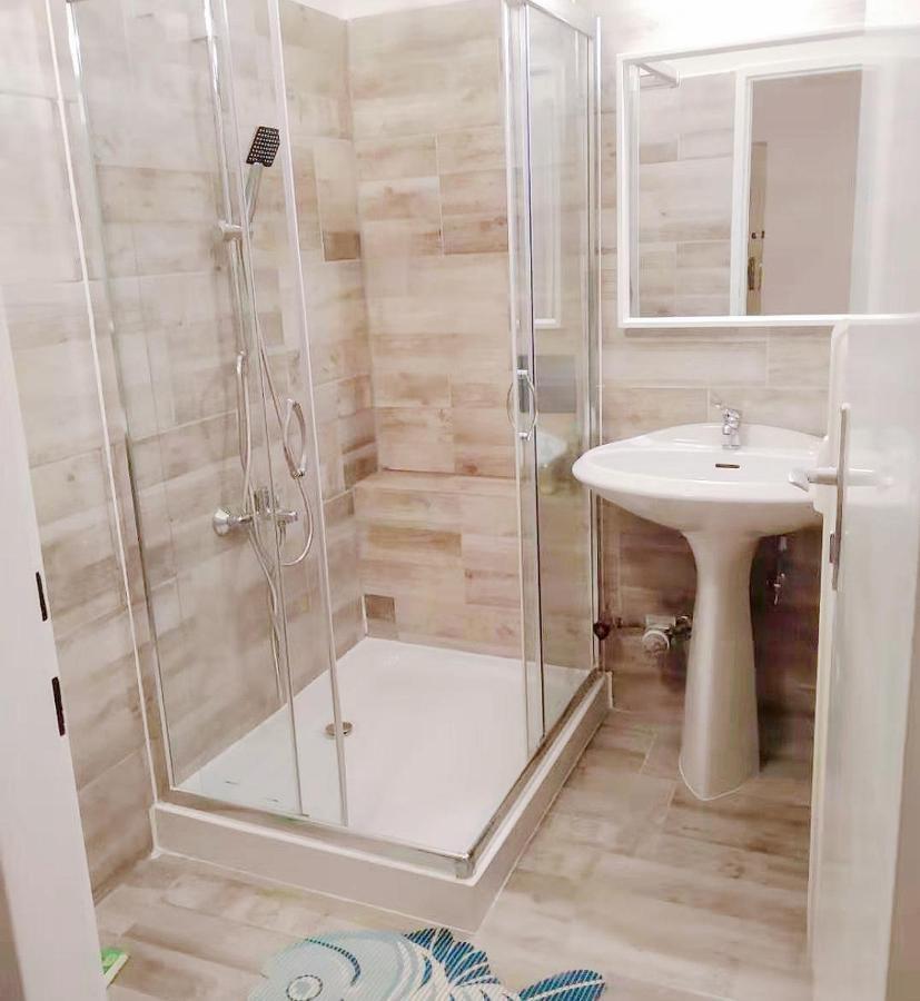 Nr 1 With 2 Balconies 3 Bedrooms Near Main Train Station Apartment