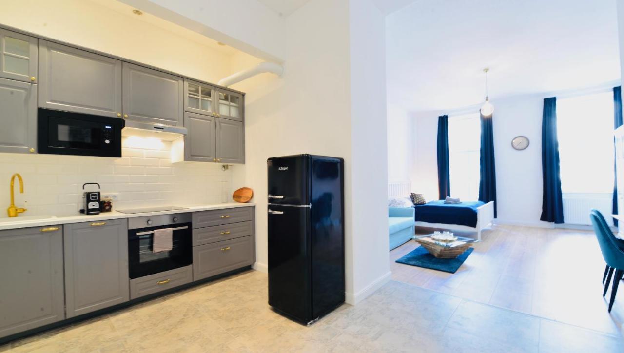 Brand New Very Central - Studio Apartment