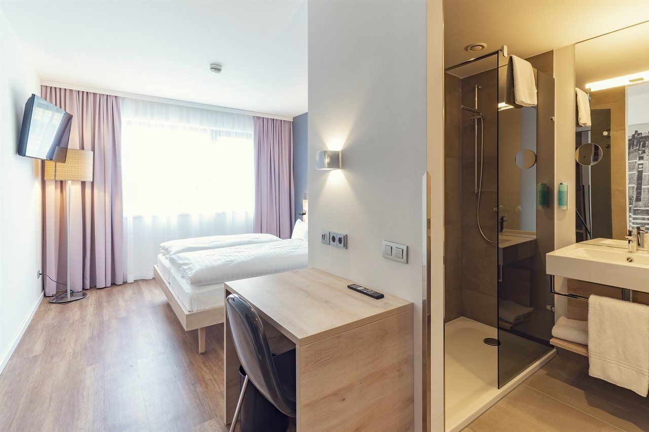 Hotel Plaza Gasometer 4*