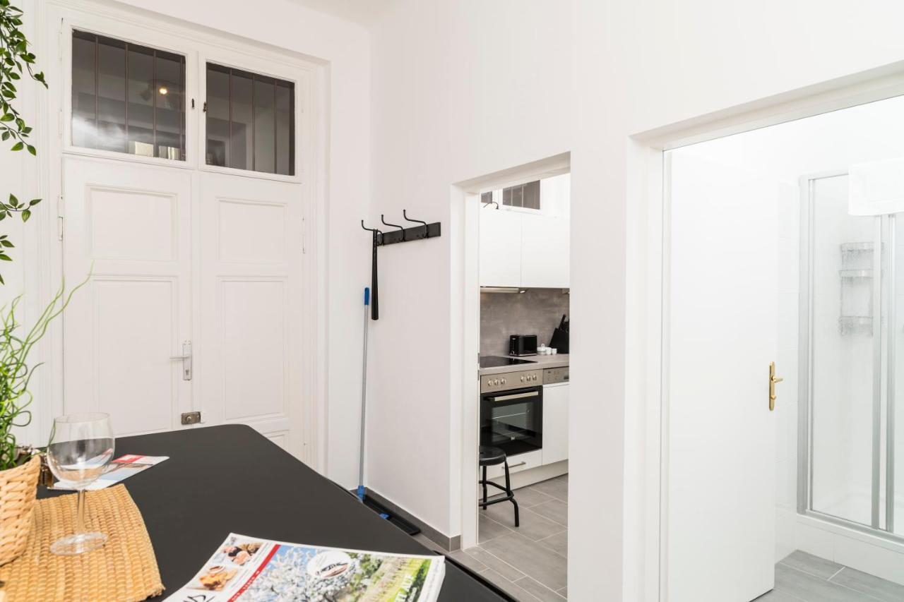 Sigmund Freud Lounge By Ichbucheat Apartment Wien