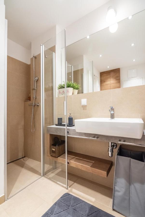 Apartamento Vic & Uno Charming Apart Garage *