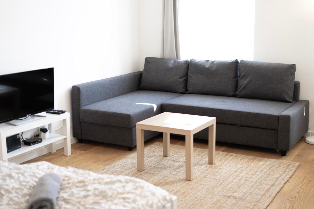 - Metro 1160 Apartment