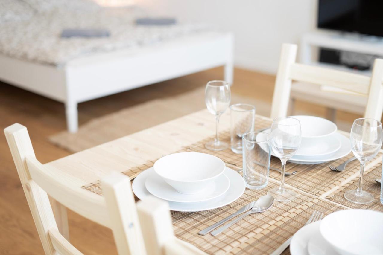- Metro 1160 Apartment *