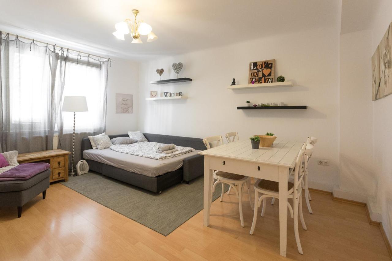 Gorgeous Hideout | Center *