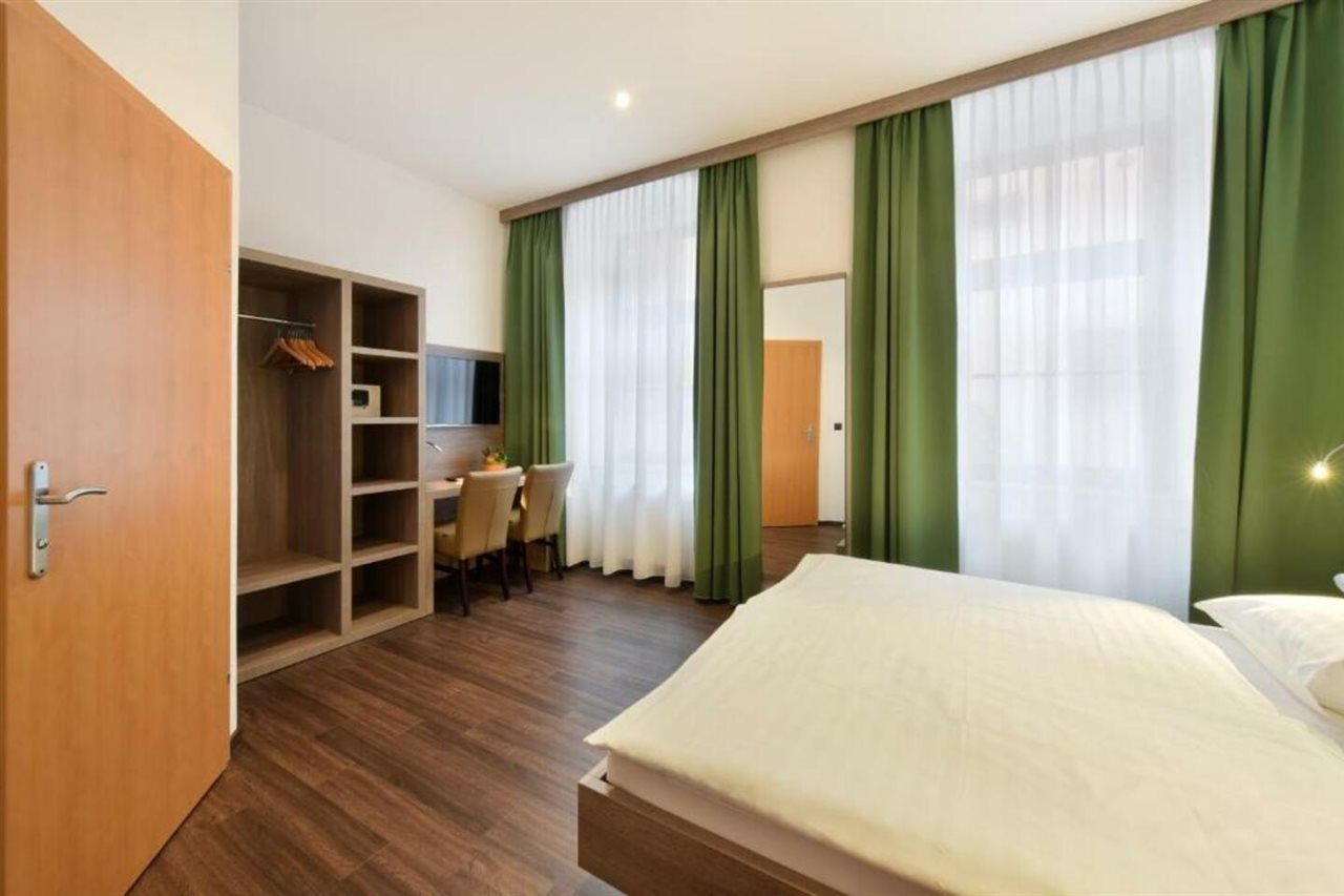 Lucia Hotel 3*