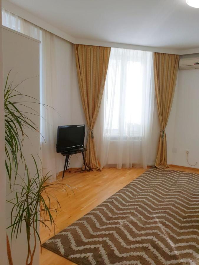 Apartment Corner 1020 *