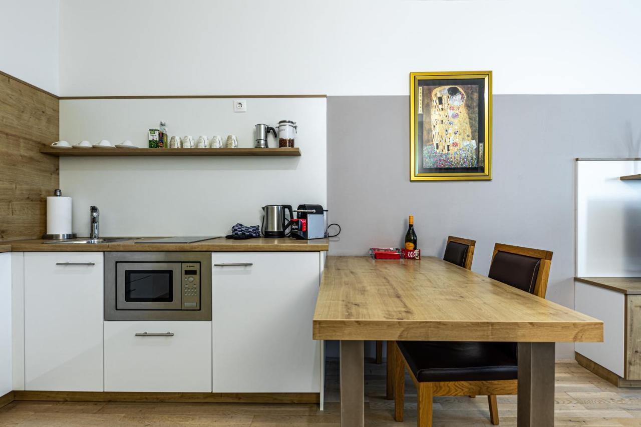Christian Oper - Contactless Check In Apartment
