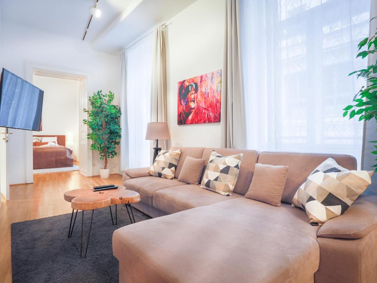 Sky9 Center Apartment *
