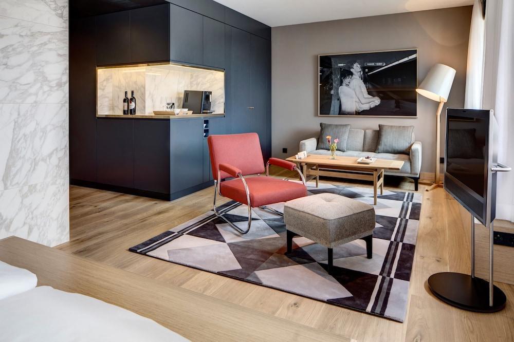 Hotel The 5*