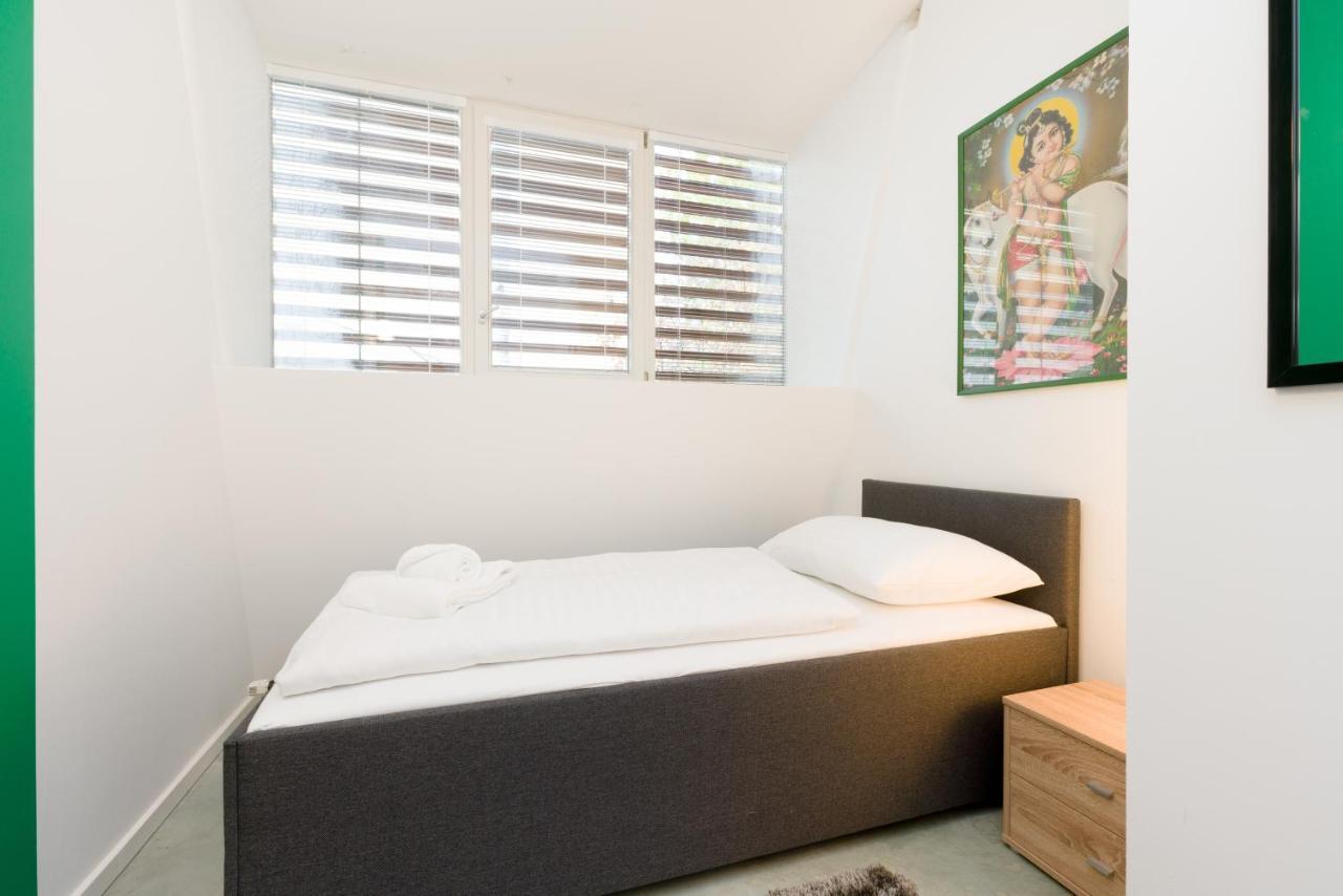 Vsa City / Shared House *