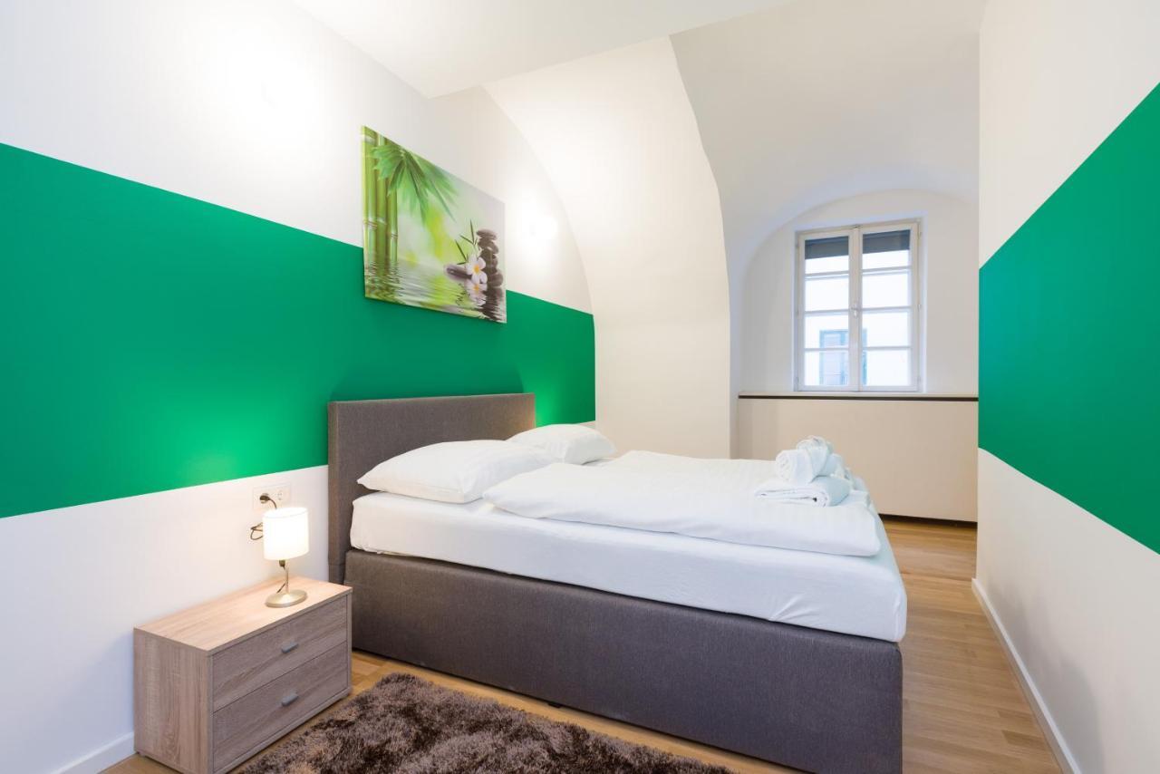 Vsa City / Shared House *