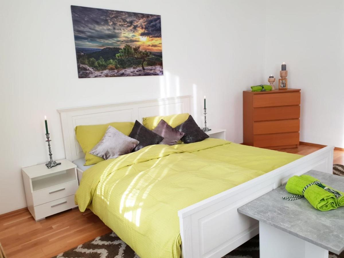 Apartment Corner 1020 *