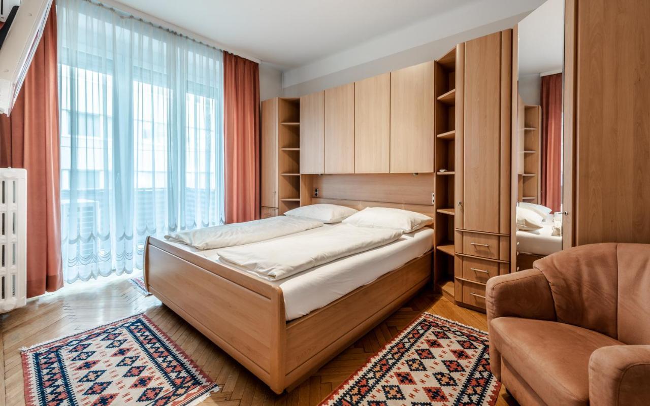 - Cav Vienna