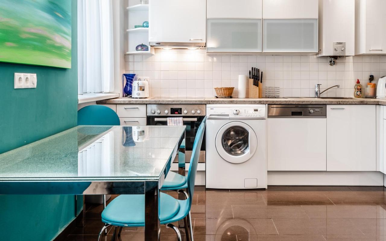 - Cav Aparthotel 4*
