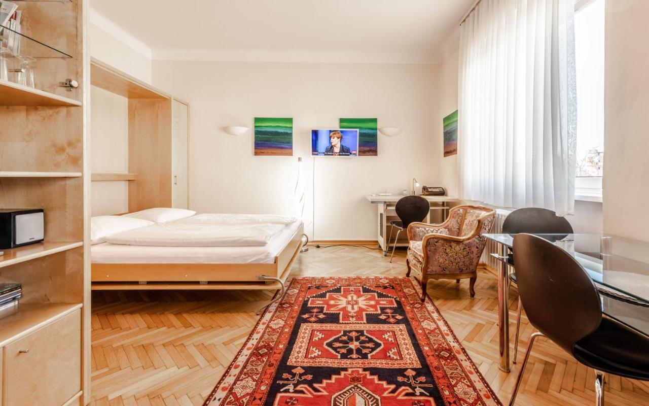 - Cav 4* Vienna