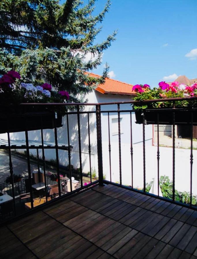 Cafe 168 Bed & Breakfast 2*
