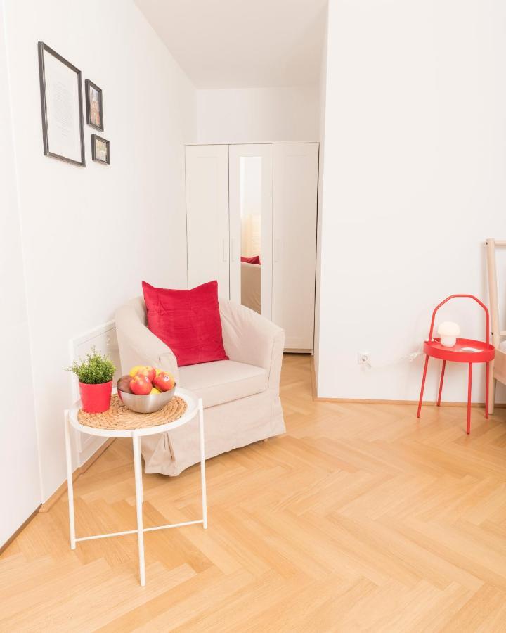 Apartment Red Monkey *