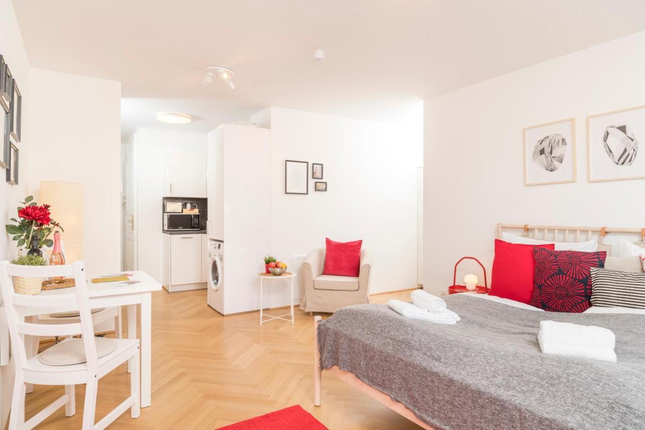 Red Monkey Apartment Vienna